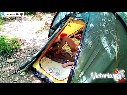 ❤️ ຖ່າຍໃນກ້ອງຖ່າຍຮູບ Passionate jerk off Stranger in a tent ❤️❌ ໜັງໂປ້ ຢູ່ພວກເຮົາ ❌